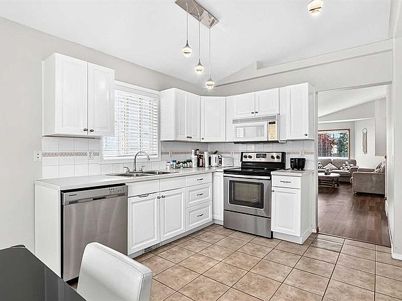 4th image of 168 NE Country Hills Way NW