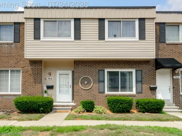 704 Estrada Dr #704, Belleville, MI 48111
