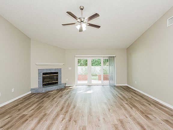 4th image of 9519 Pebble Glen Ave