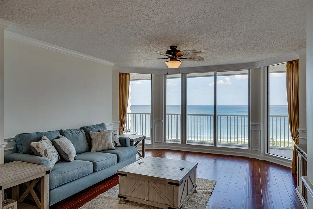 2 bed, 2.0 bath, 1276 sqft, $3,750 — Photo 4
