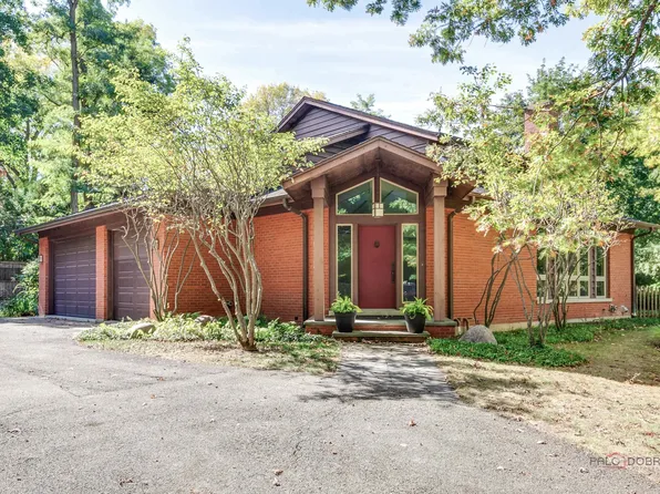 1175 Edgewood Rd, Lake Forest, IL 60045