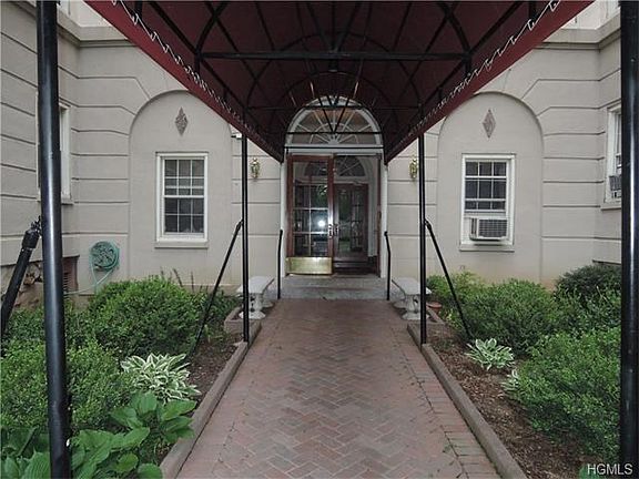 2nd image of 3 Park Ln APT 5C