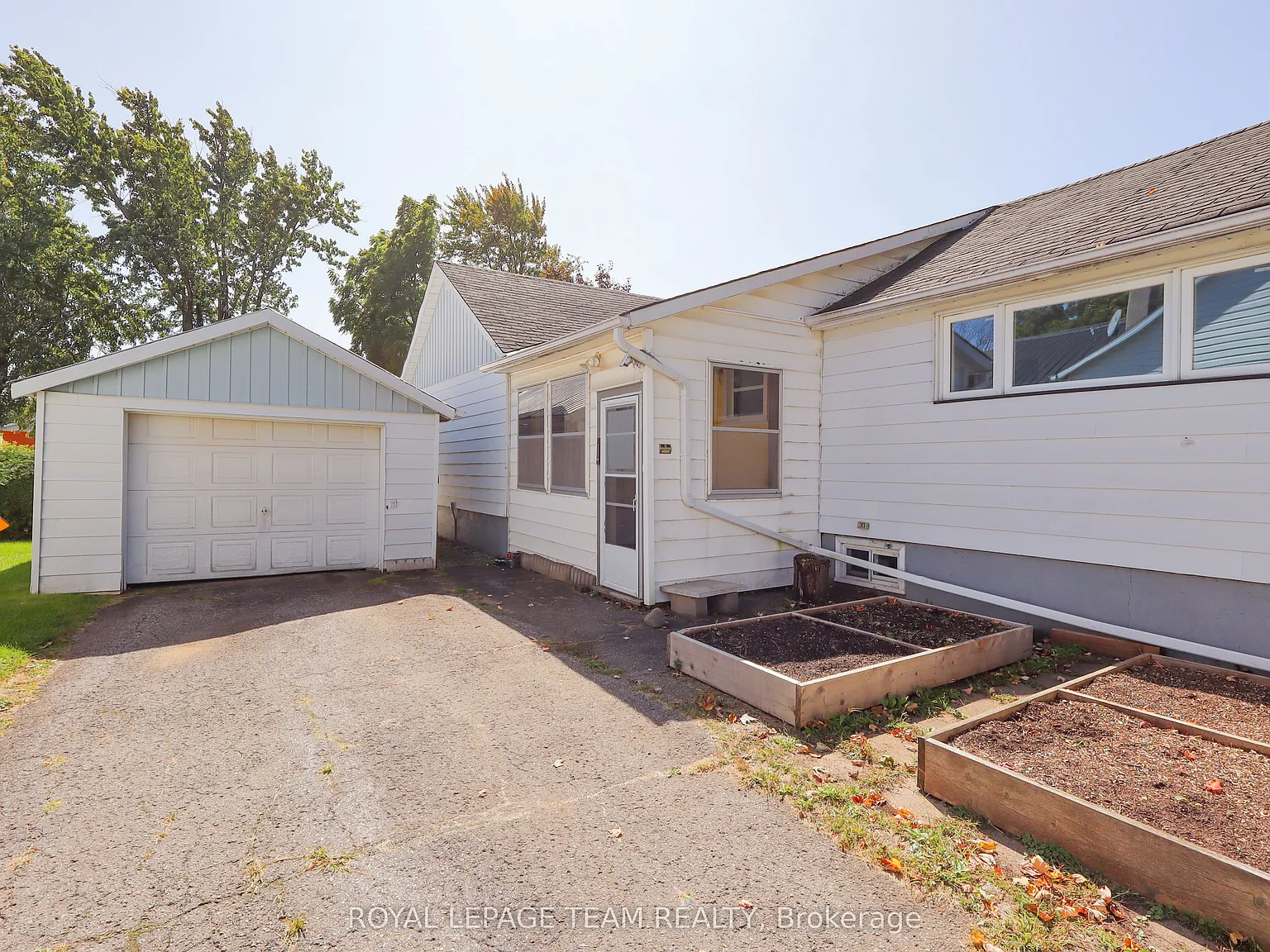 3 bed, $2,200 — Photo 2