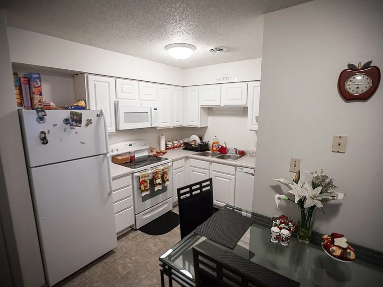 Cross Park Apartments — Photo 3