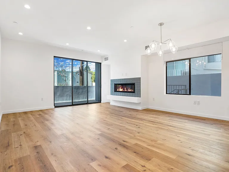 5022 Whitsett Ave #101 — Photo 4