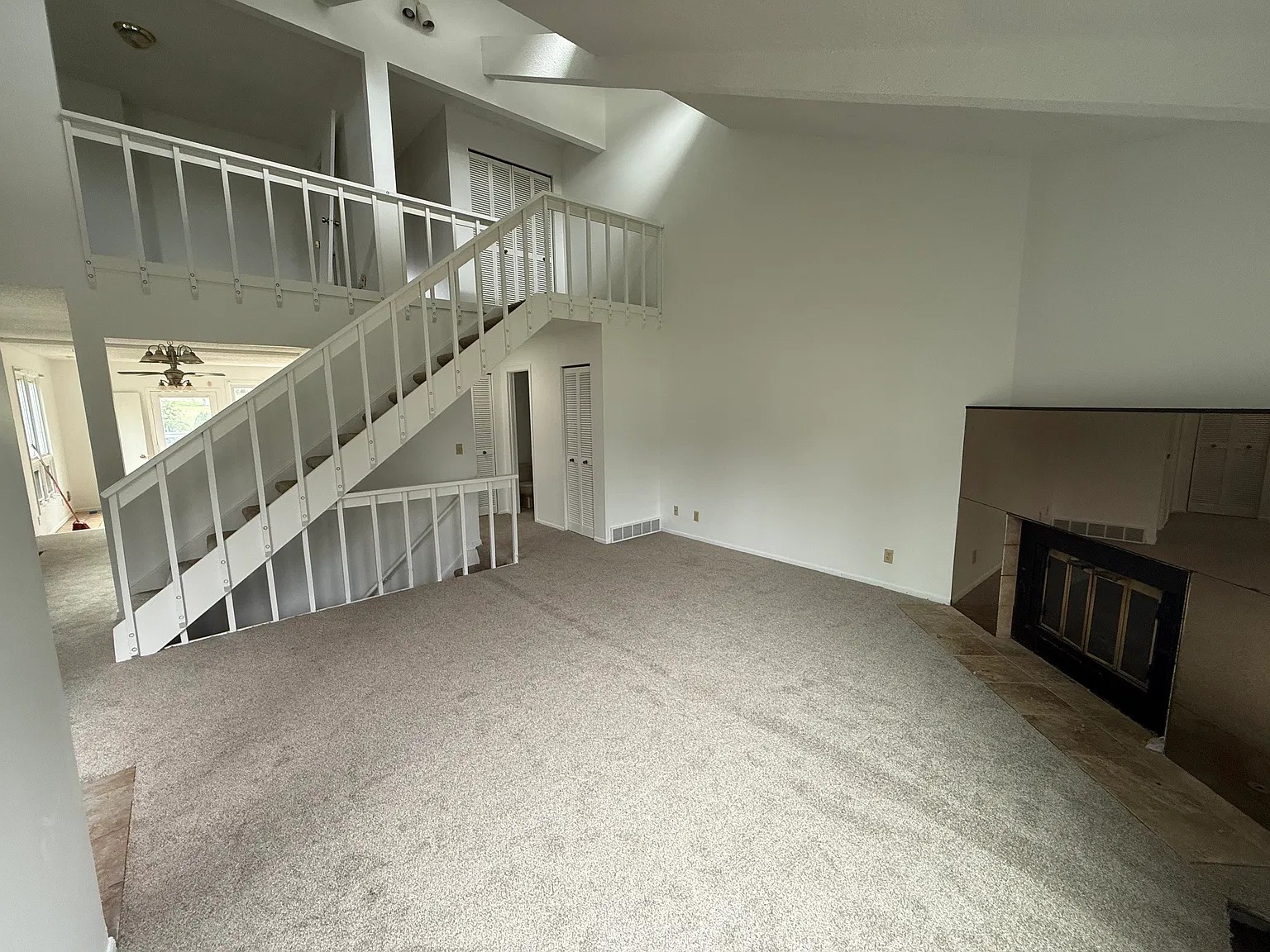 4 bed, 3.5 bath, 1128 sqft, $1,850 — Photo 2