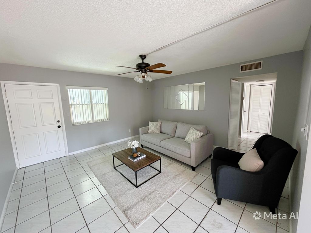 320 SW 1st St #D-2, photo 4