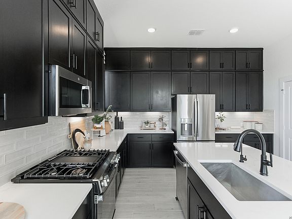 3rd image of 20675 Huebner Rd UNIT 518