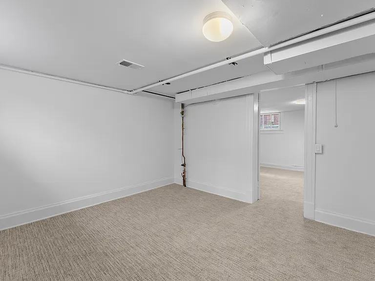127 S Pearl St — Photo 44