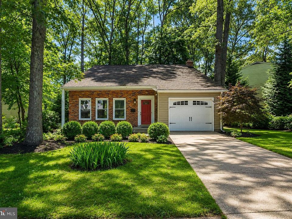 1st image of 446 Fairford Ct