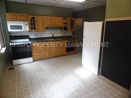 4th image of 122 N Montour St