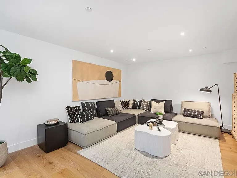 744 Bonair St — Photo 37