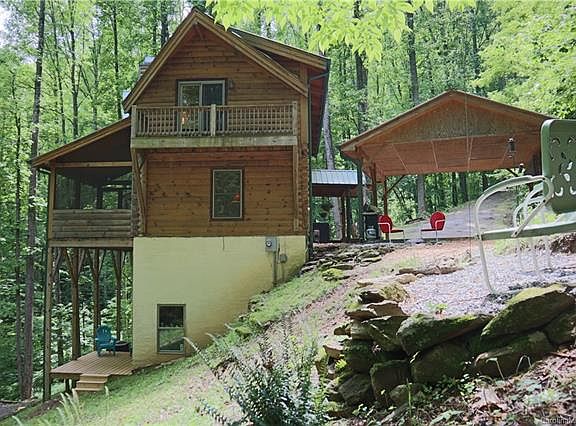 4th image of 556 Roaring Creek Ln