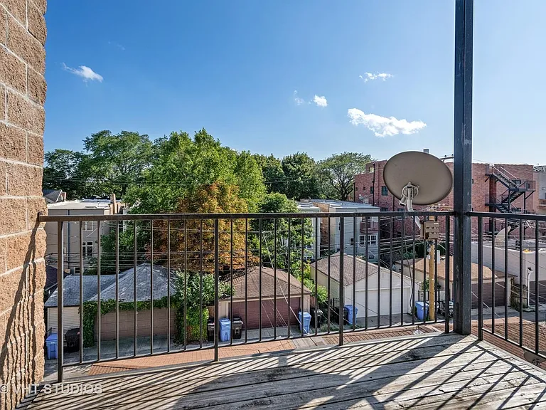 1935 W Belmont Ave — Photo 14