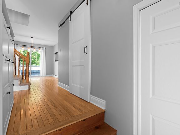4th image of 46 Silver Maple Dr