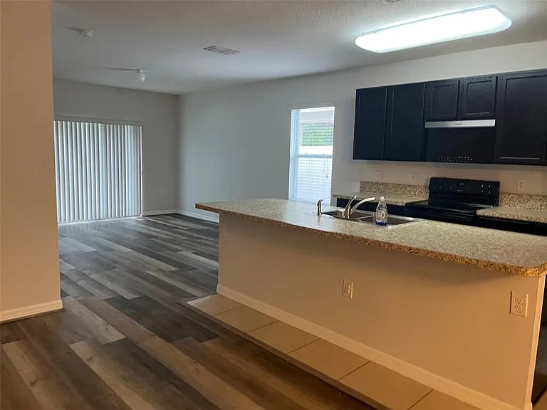526 Safe Harbor Dr — Photo 3