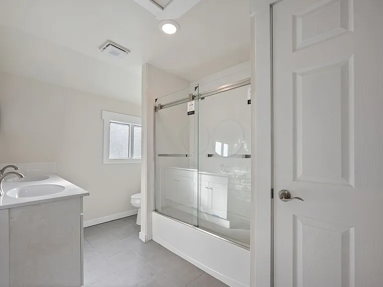 727 NW Georgia Ave — Photo 11