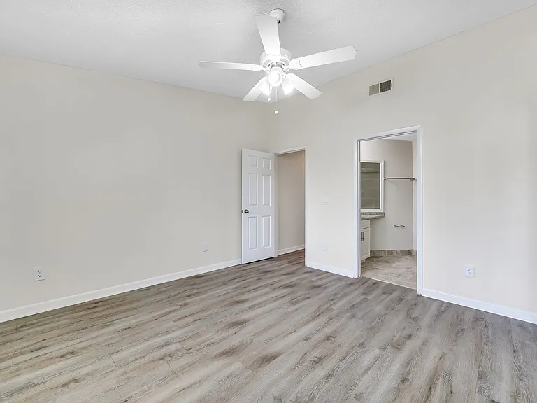 6119 Memorial Hwy — Photo 46