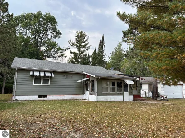 10786 Gillow Rd SE, Fife Lake, MI 49633