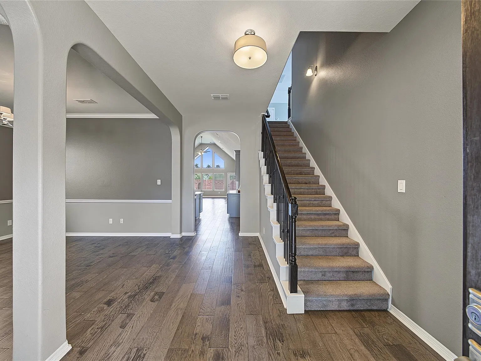 4 bed, 3.5 bath, 2860 sqft, $3,300 — Photo 4