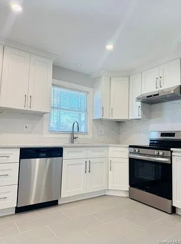 3 bed, 1.0 bath, 1300 sqft, $3,600 — Photo 3