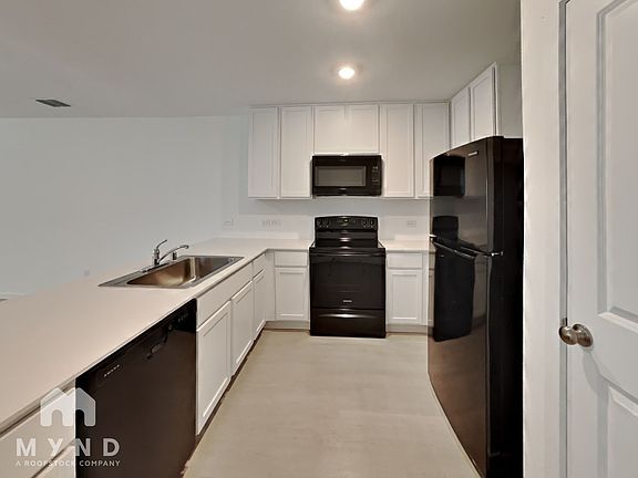 4th image of 205 Poplar Pl