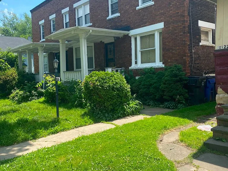 10524-28 Gooding Ave — Photo 1