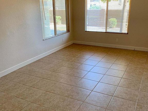 4th image of 1905 E UNIVERSITY Drive #131