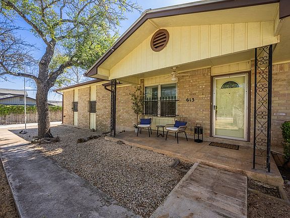 3rd image of 613 Harper Rd