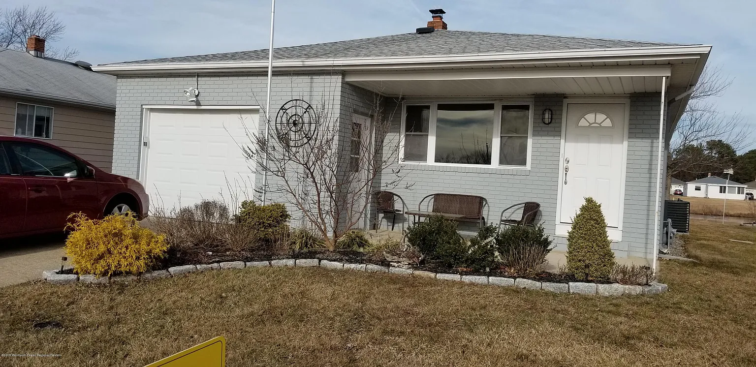 188 Harrington Dr N photo 1