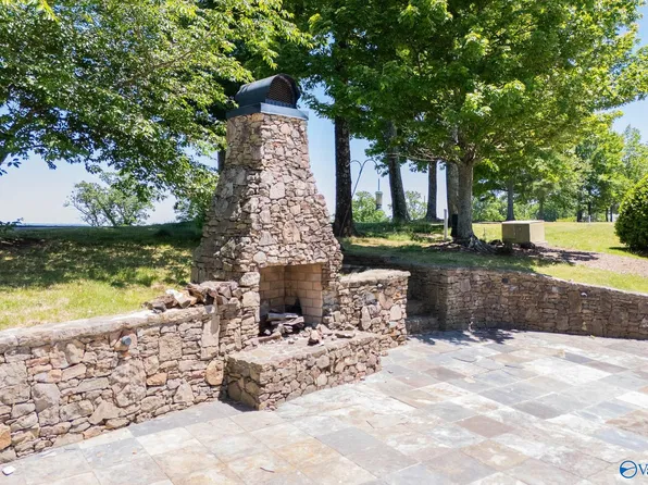 71 Ledge View Dr SE, Huntsville, AL 35802