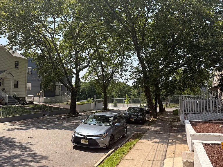 76 6th Ave — Photo 25