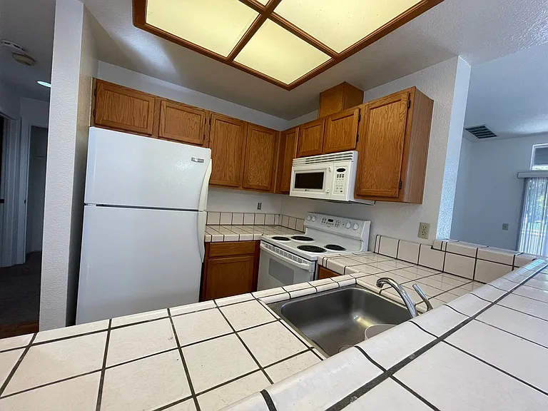 1625 Parkview Green Cir — Photo 6