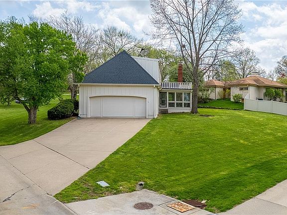 3rd image of 3312 E Colony Sq