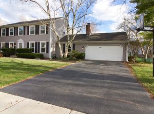 512 Staunton Rd, Naperville, IL 60565