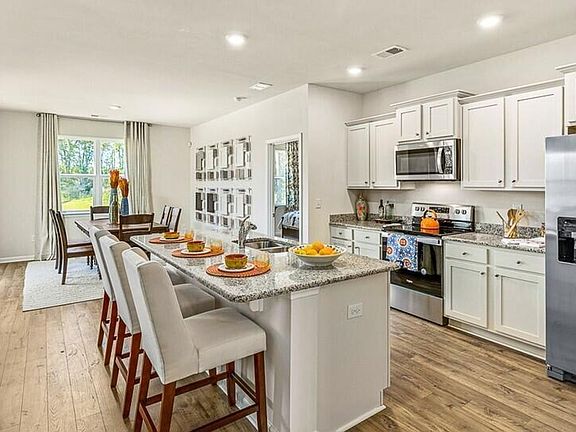 4th image of 5394 Alpine Dr