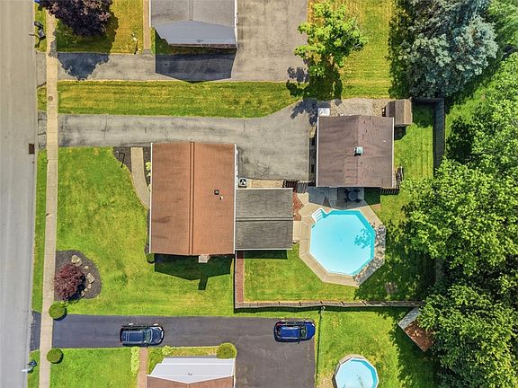 4th image of 320 Sunridge Dr