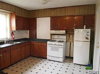 4th image of 107 E Saucon St #2