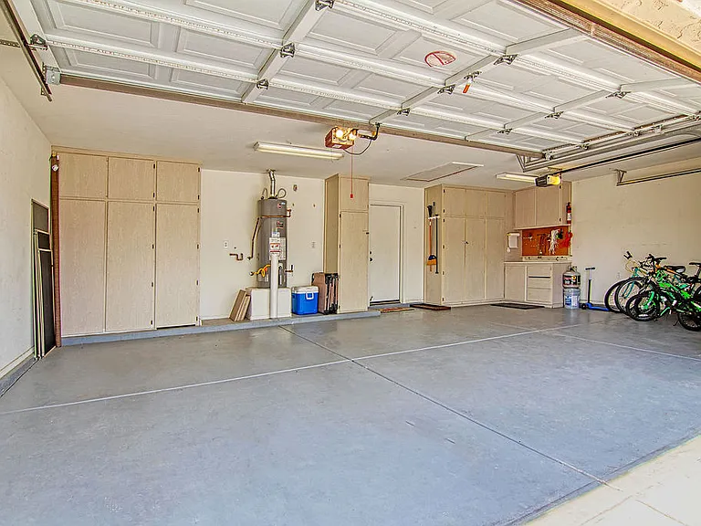 2144 W Olive Way — Photo 23