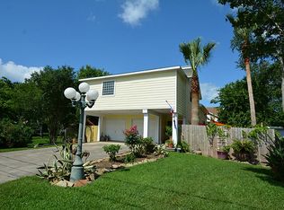 222 Blue Point Rd, Clear Lake Shores, TX 77565