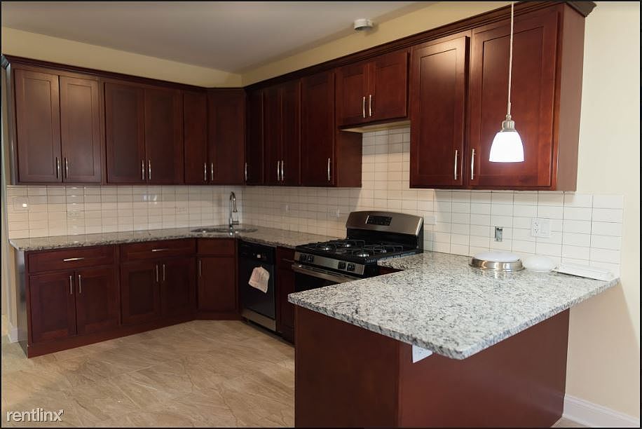 2325 W Taylor St kitchen