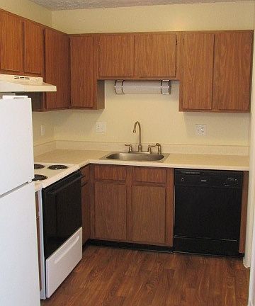 3rd image of 348 Jefferson Ave APT 8