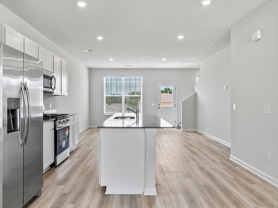 Open-concept floorplan, 9' smooth finish ceiling, luxury vinyl plank flooring