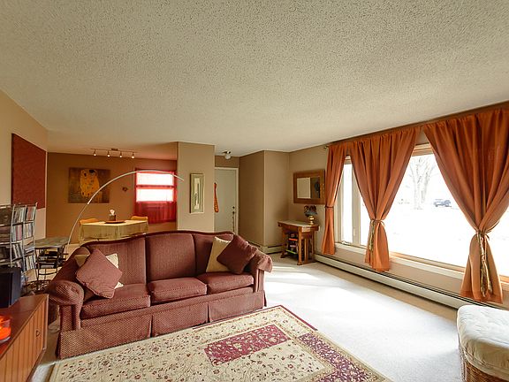 5th image of 126 Montague St
