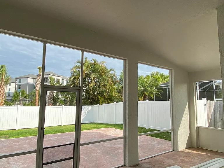880 NW Waterlily Pl — Photo 13