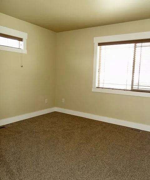 1611 Avenue E — Photo 5