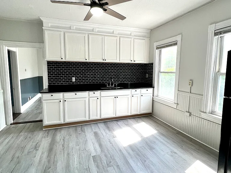 136 Church St #B — Photo 3
