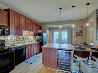 2904 N Cambridge Ave #201, Milwaukee, WI 53211