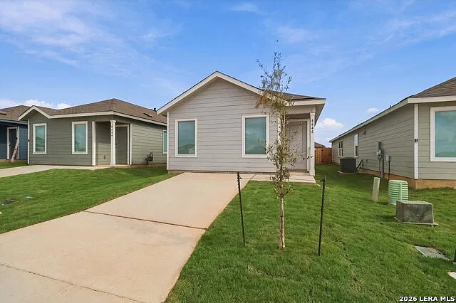 3 bed, 2.0 bath, 1692 sqft, $1,550 — Photo 2