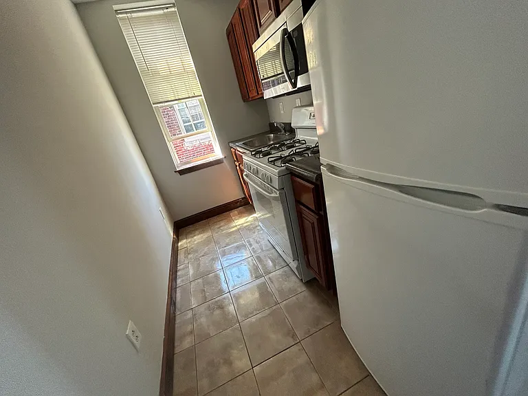 5101-21 Walnut St #A303 — Photo 9
